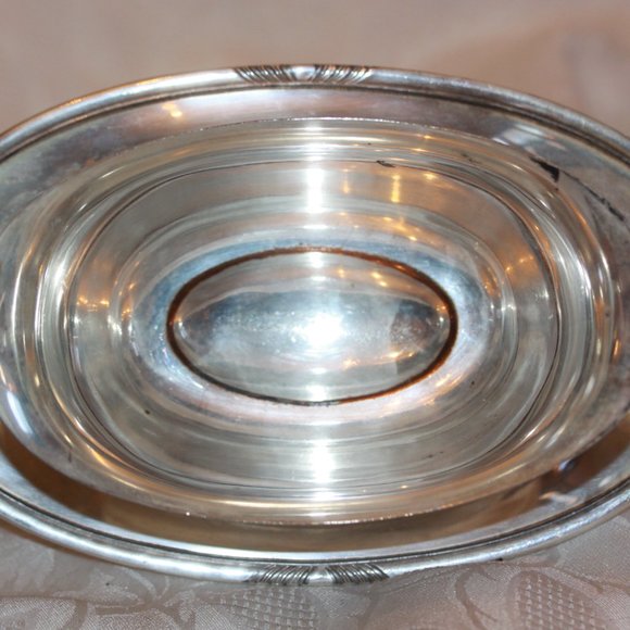 Wm ROGERS SILVERPLATE GRAVY SAUCE BOAT w/ ATTACHED TRAY #5413 TWO HANDLE - Picture 2 of 4